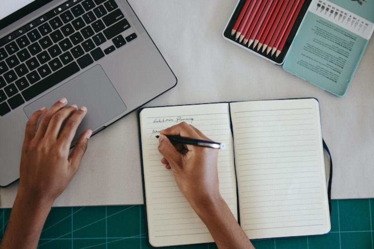 cropped-hands-woman-using-laptop_1048944-8252692