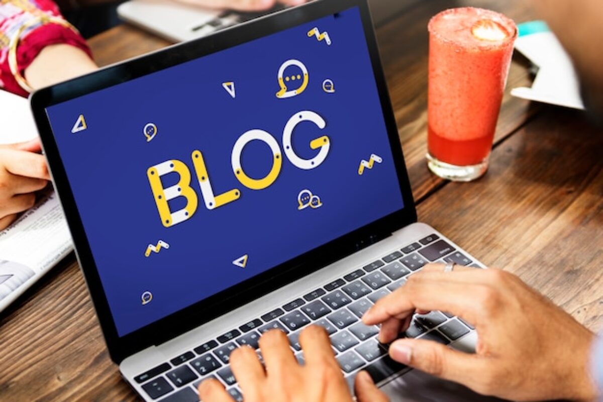 online-blog_53876-85926