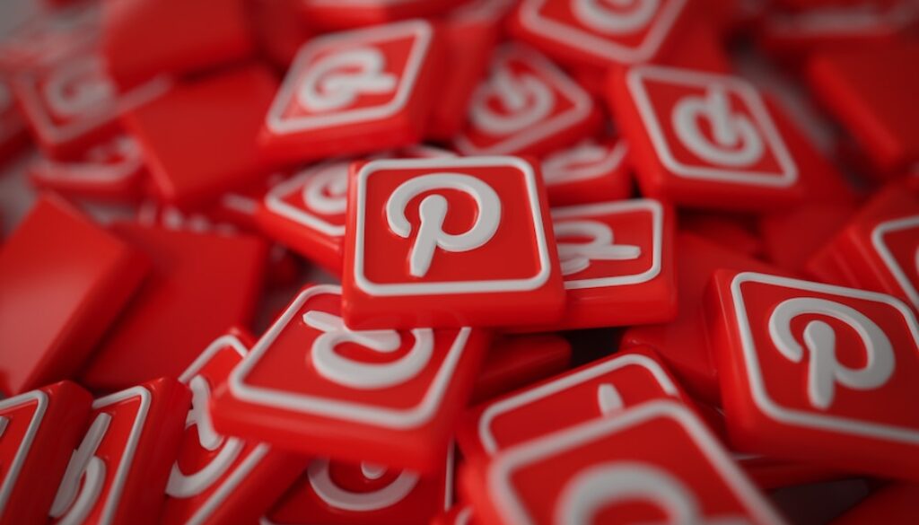 pile-3d-pinterest-logos_1379-877