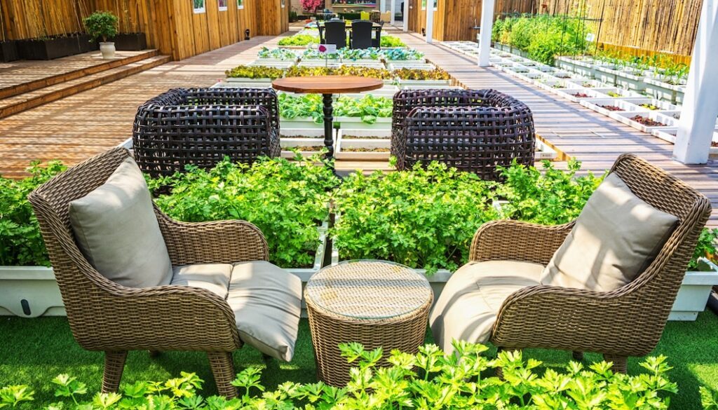 covered-lifestyle-garden-with-indoor-outdoor-living_1127-3427