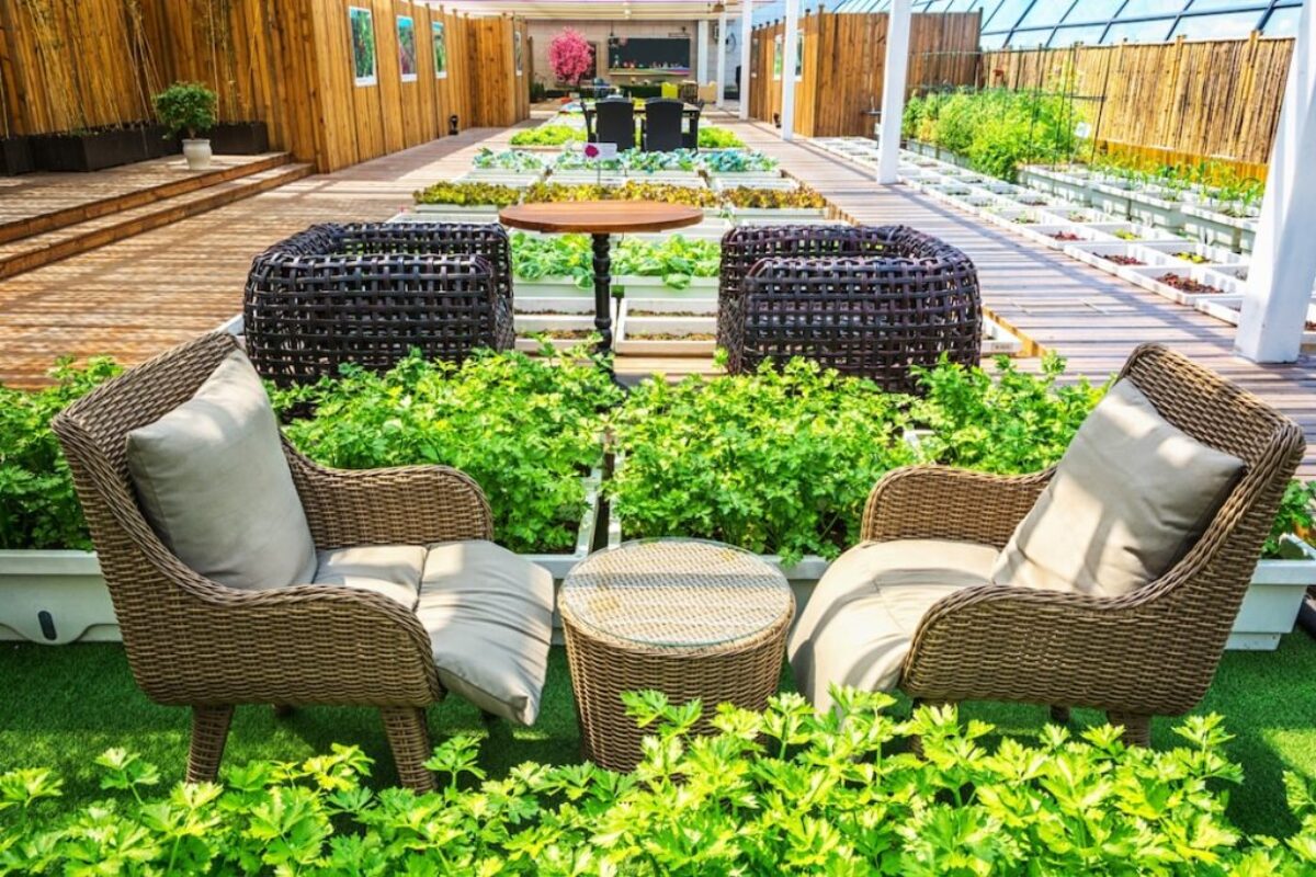 covered-lifestyle-garden-with-indoor-outdoor-living_1127-3427